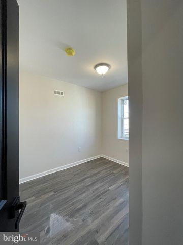 2704 S MARSHALL ST, Philadelphia, PA 19148