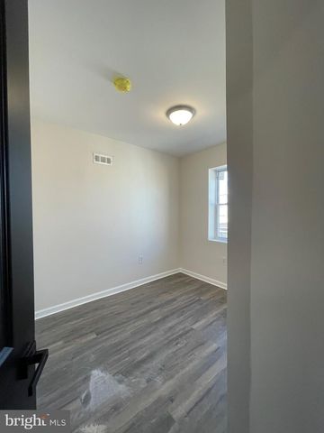 2704 S MARSHALL ST, Philadelphia, PA 19148