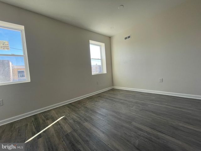 2704 S MARSHALL ST, Philadelphia, PA 19148