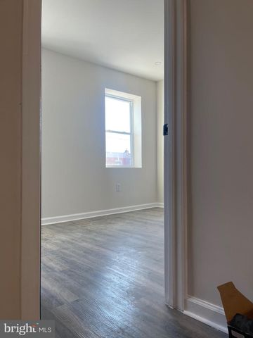 2704 S MARSHALL ST, Philadelphia, PA 19148
