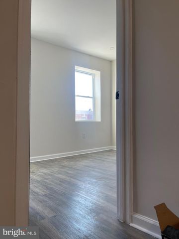 2704 S MARSHALL ST, Philadelphia, PA 19148