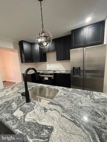 2704 S MARSHALL ST, Philadelphia, PA 19148