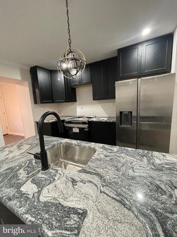 2704 S MARSHALL ST, Philadelphia, PA 19148