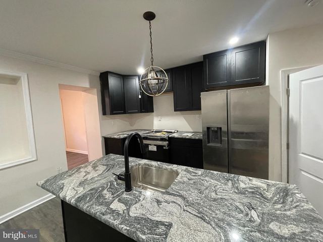 2704 S MARSHALL ST, Philadelphia, PA 19148