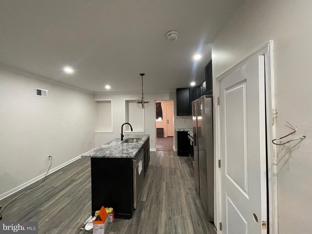 2704 S MARSHALL ST, Philadelphia, PA 19148