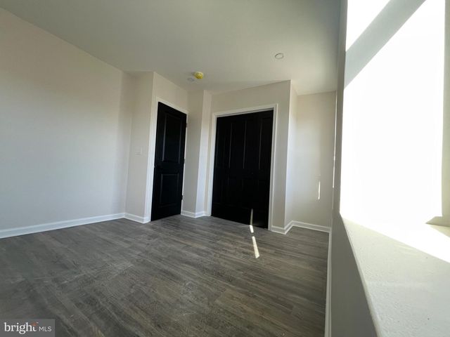 2704 S MARSHALL ST, Philadelphia, PA 19148