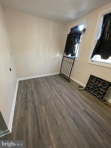 2704 S MARSHALL ST, Philadelphia, PA 19148