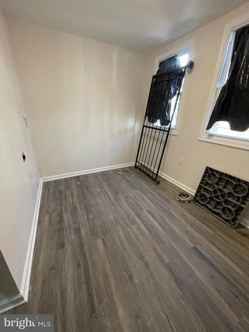 2704 S MARSHALL ST, Philadelphia, PA 19148