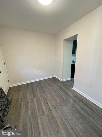 2704 S MARSHALL ST, Philadelphia, PA 19148