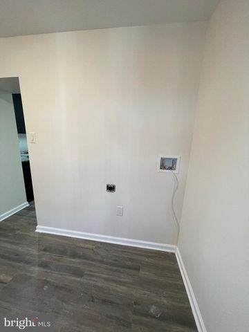 2704 S MARSHALL ST, Philadelphia, PA 19148