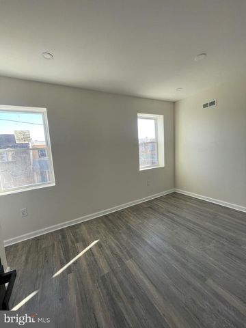 2704 S MARSHALL ST, Philadelphia, PA 19148