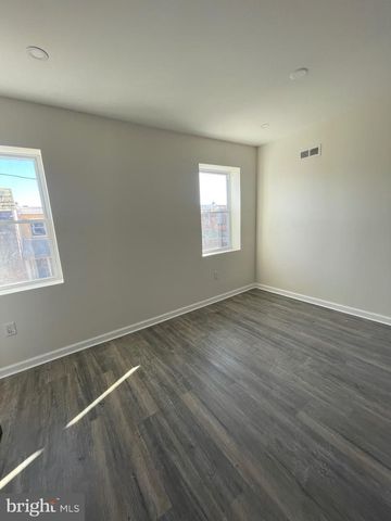 2704 S MARSHALL ST, Philadelphia, PA 19148