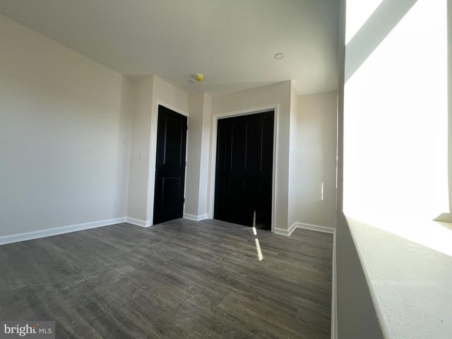 2704 S MARSHALL ST, Philadelphia, PA 19148