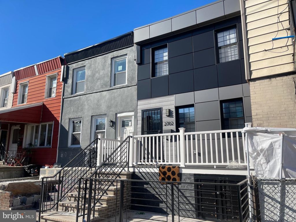2704 S MARSHALL ST, Philadelphia, PA 19148