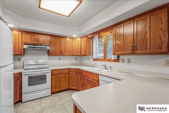 7635 Red Oak Road, Lincoln, NE 68516