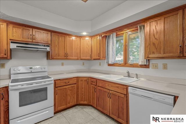 7635 Red Oak Road, Lincoln, NE 68516