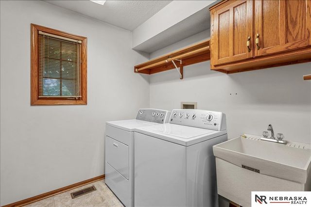 7635 Red Oak Road, Lincoln, NE 68516