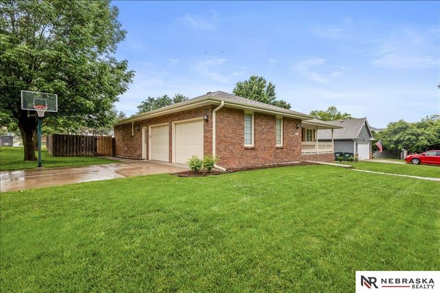 7635 Red Oak Road, Lincoln, NE 68516