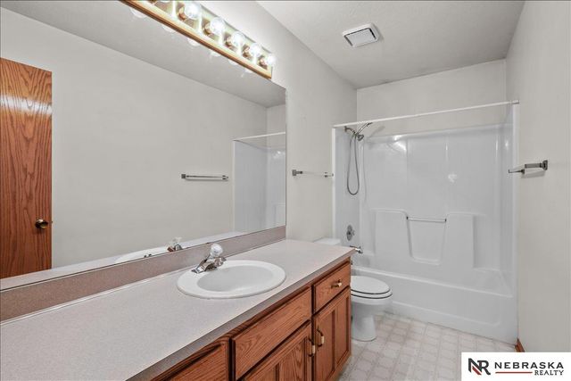 7635 Red Oak Road, Lincoln, NE 68516
