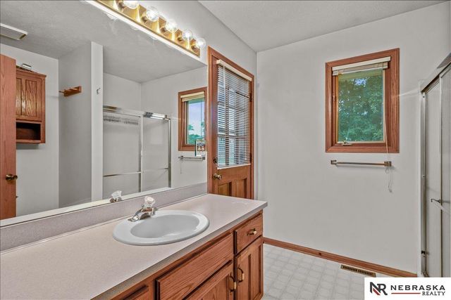 7635 Red Oak Road, Lincoln, NE 68516