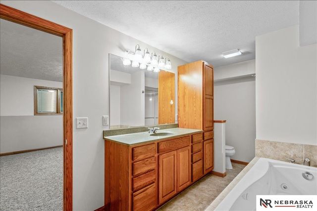 7635 Red Oak Road, Lincoln, NE 68516