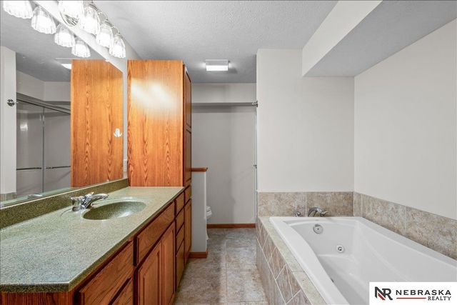 7635 Red Oak Road, Lincoln, NE 68516