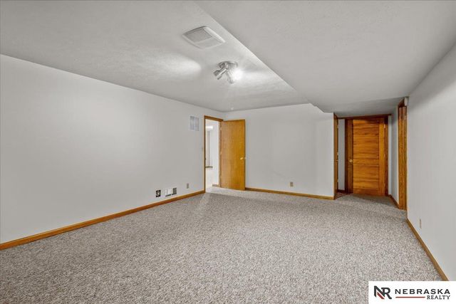 7635 Red Oak Road, Lincoln, NE 68516
