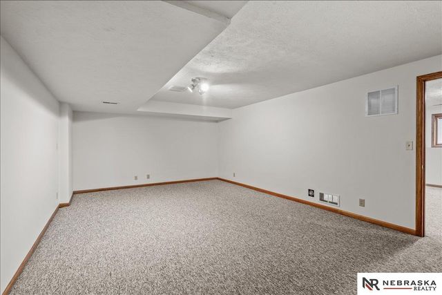 7635 Red Oak Road, Lincoln, NE 68516