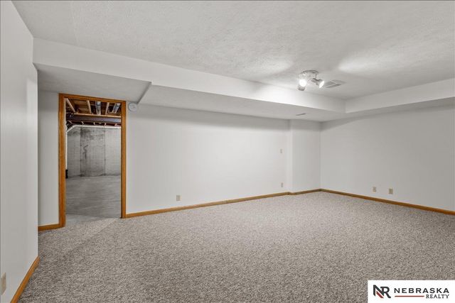 7635 Red Oak Road, Lincoln, NE 68516