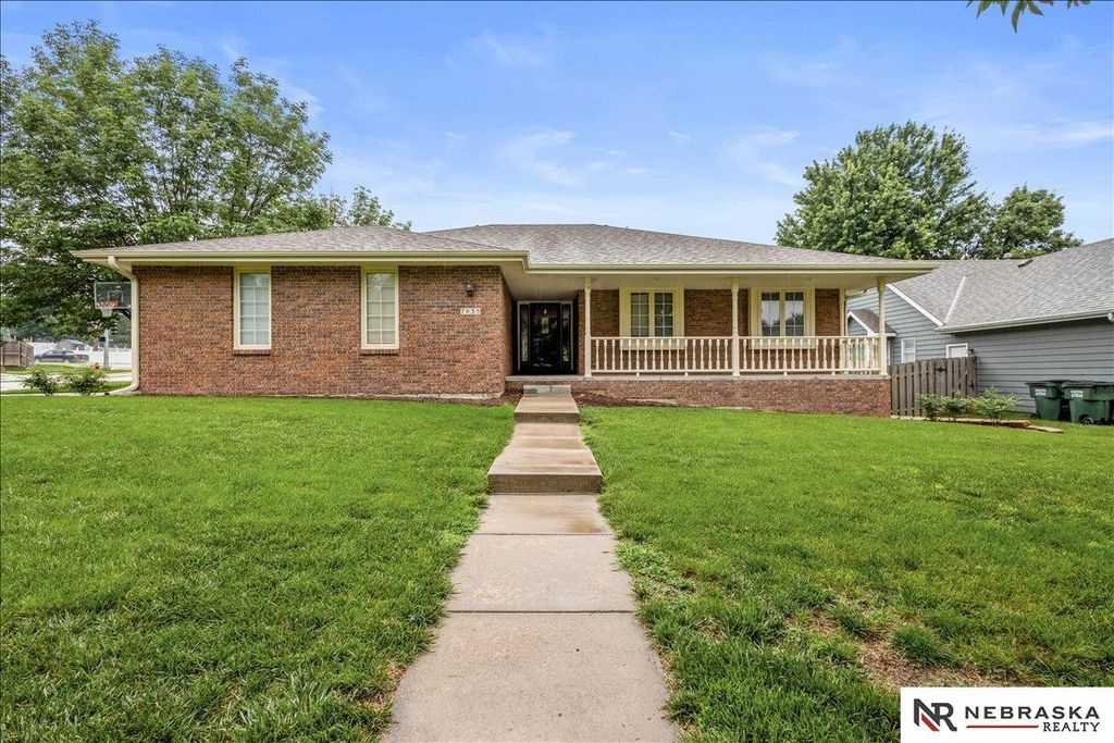 7635 Red Oak Road, Lincoln, NE 68516