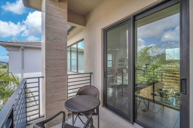 8586 Dream Falls Street, Boca Raton, FL 33496