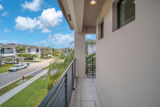 8586 Dream Falls Street, Boca Raton, FL 33496