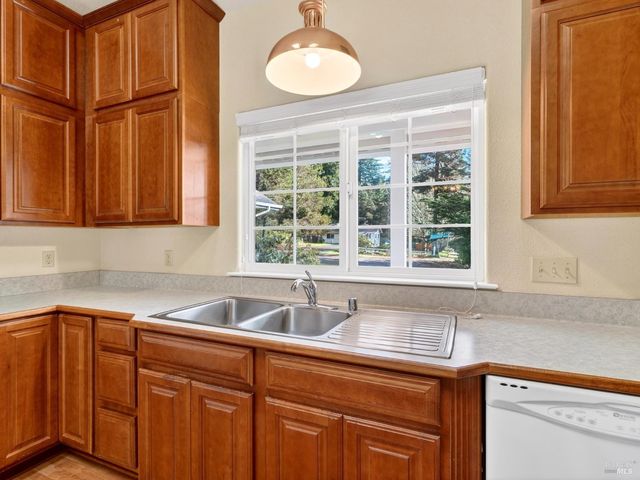 18970 Quail Ct, Fort Bragg, CA 95437