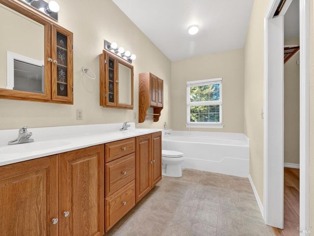 18970 Quail Ct, Fort Bragg, CA 95437