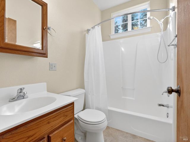 18970 Quail Ct, Fort Bragg, CA 95437