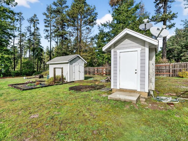 18970 Quail Ct, Fort Bragg, CA 95437