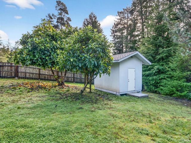 18970 Quail Ct, Fort Bragg, CA 95437