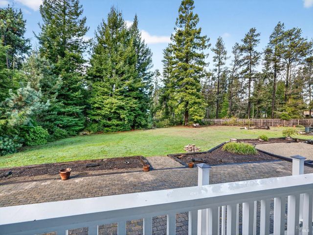 18970 Quail Ct, Fort Bragg, CA 95437