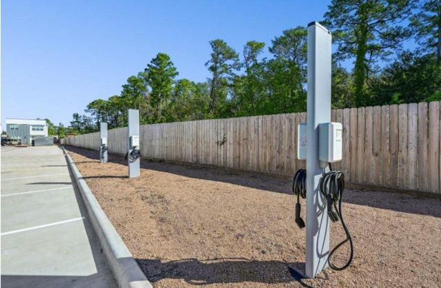 13588 Ella Boulevard 201, Houston, TX 77067