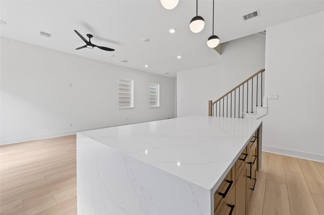 957 Highland Light Lane, Houston, TX 77091