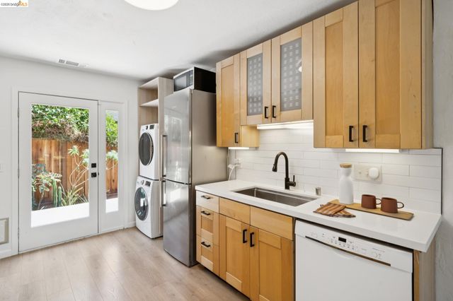 4828 Webster St, Oakland, CA 94609