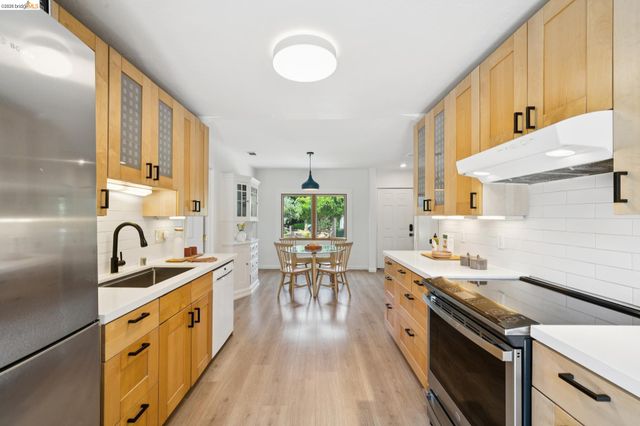 4828 Webster St, Oakland, CA 94609