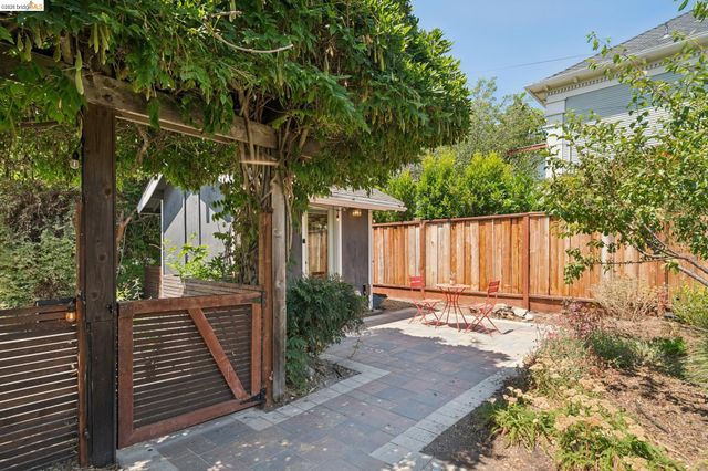 4828 Webster St, Oakland, CA 94609