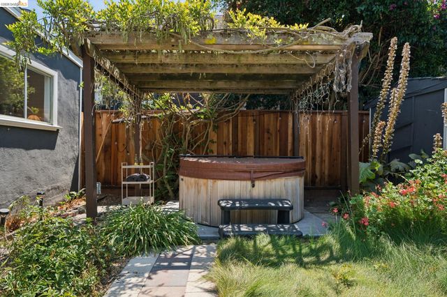 4828 Webster St, Oakland, CA 94609