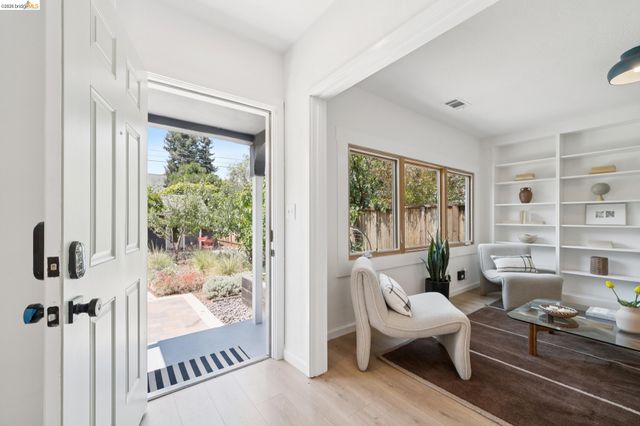 4828 Webster St, Oakland, CA 94609