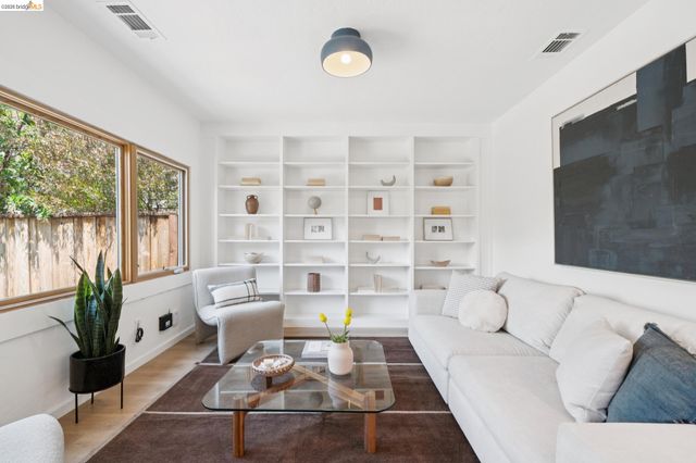 4828 Webster St, Oakland, CA 94609