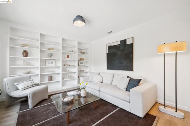 4828 Webster St, Oakland, CA 94609