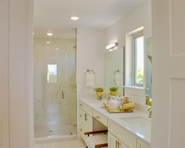 301, 302 & 304 Tesla CIR, Austin, TX 78681