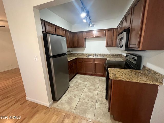 1702 W TUCKEY Lane 131, Phoenix, AZ 85015