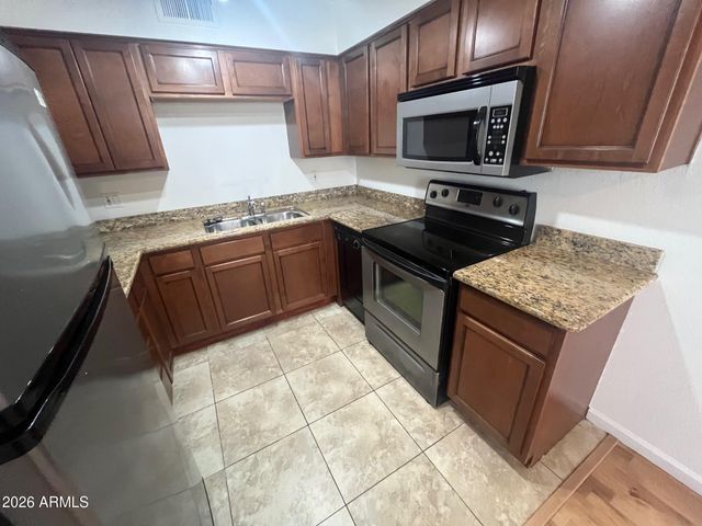 1702 W TUCKEY Lane 131, Phoenix, AZ 85015